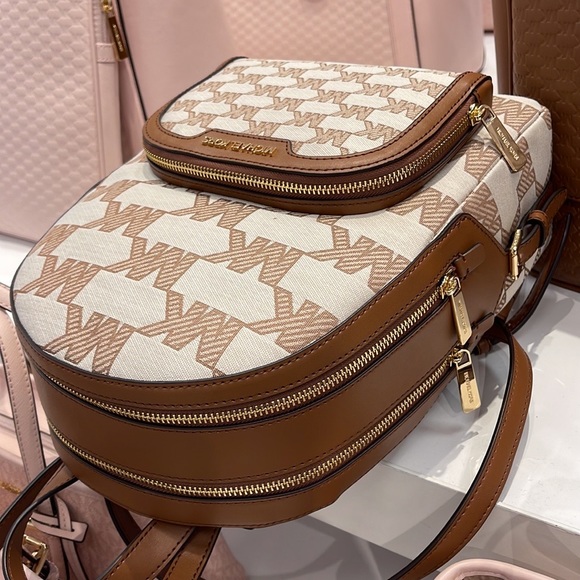 Michael Kors Jaycee Medium Logo Zip Pocket Backpack
35S3G8TB2J
LUGGAGE - Picture 9 of 16